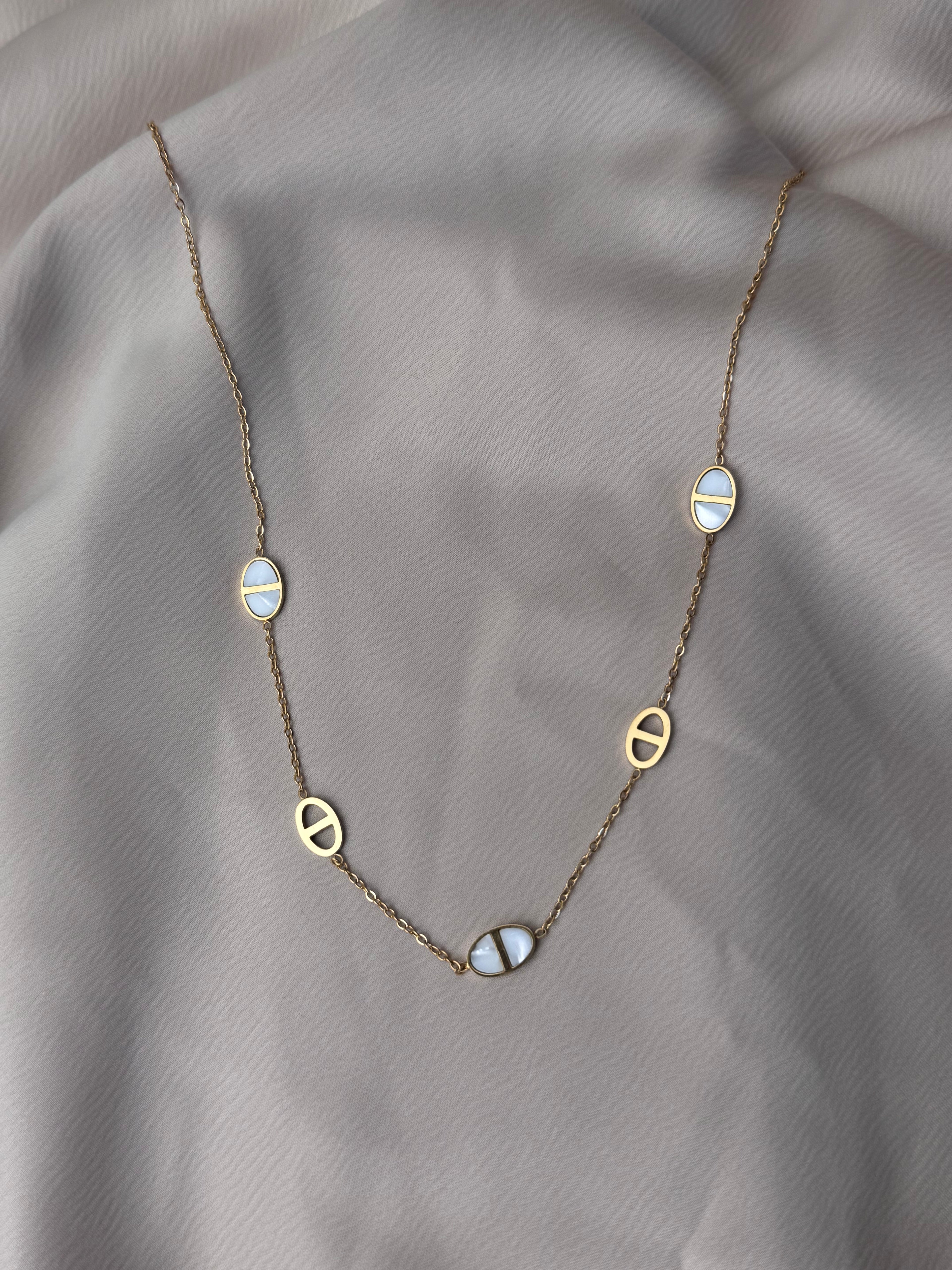 Collier Ava
