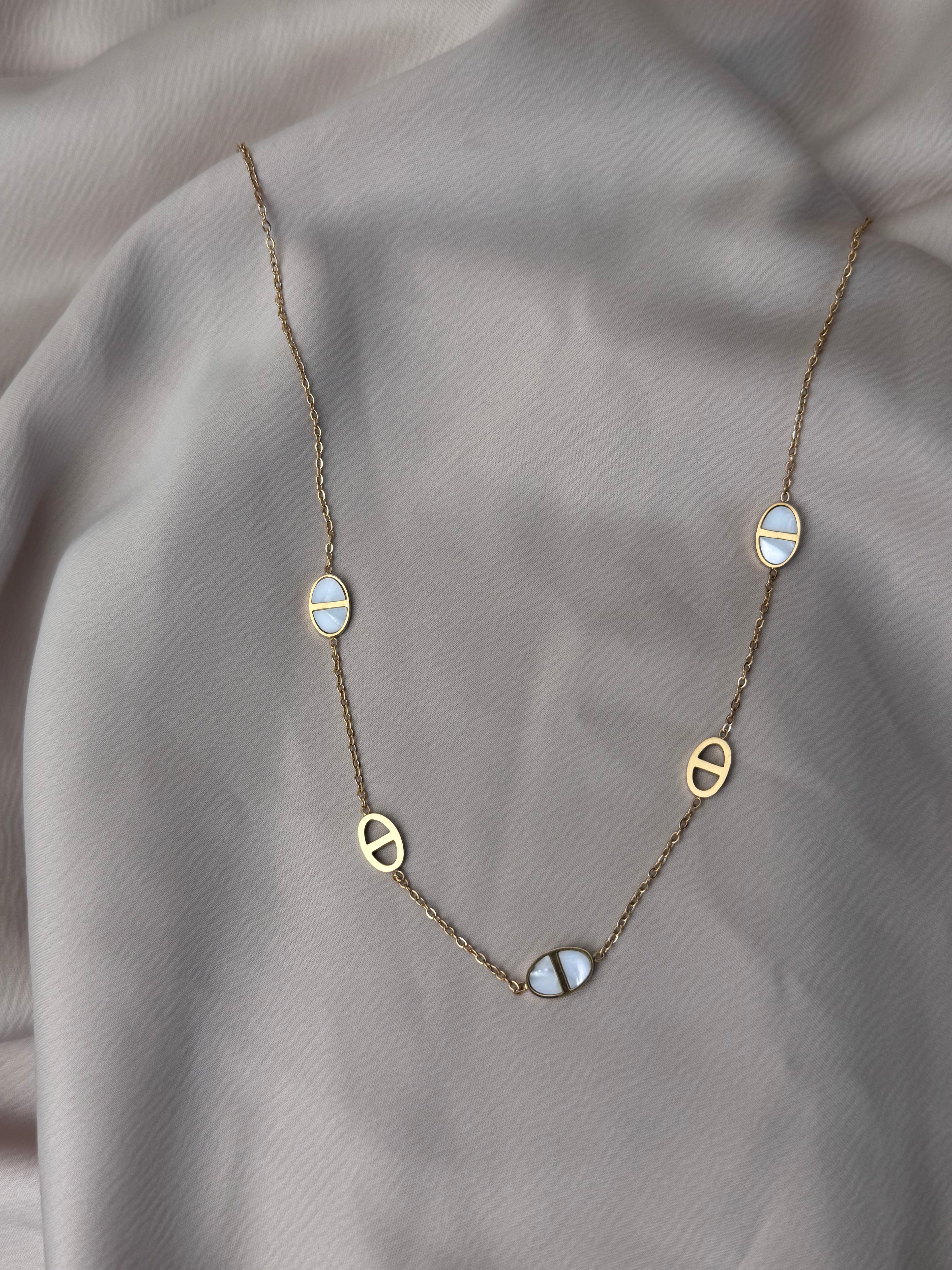 Collier Ava