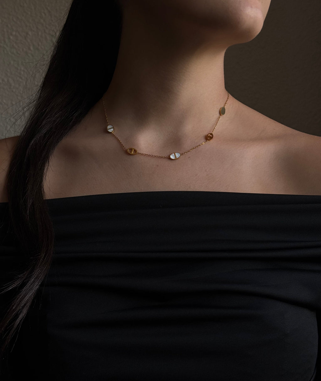 Collier Ava